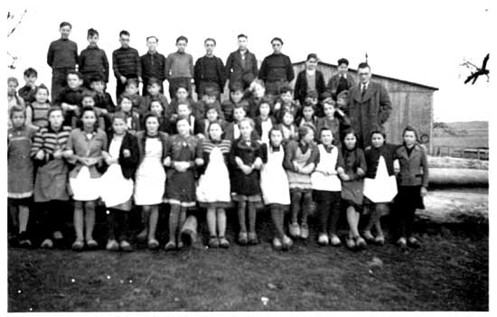 Schüler, Jahrgänge 1934/1935/1936/1937 mit Lehrer Kling