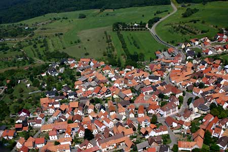 Büchelberg - Friedhof im Hintergrund